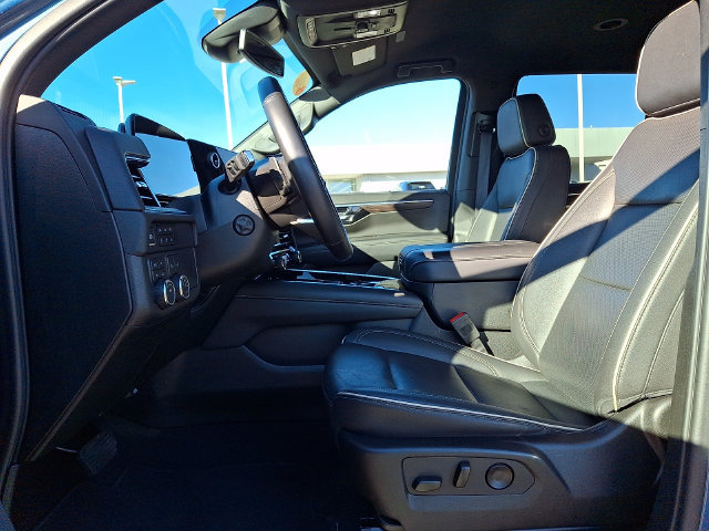 Used 2025 Chevrolet Tahoe Premier AWD/4WD image 13