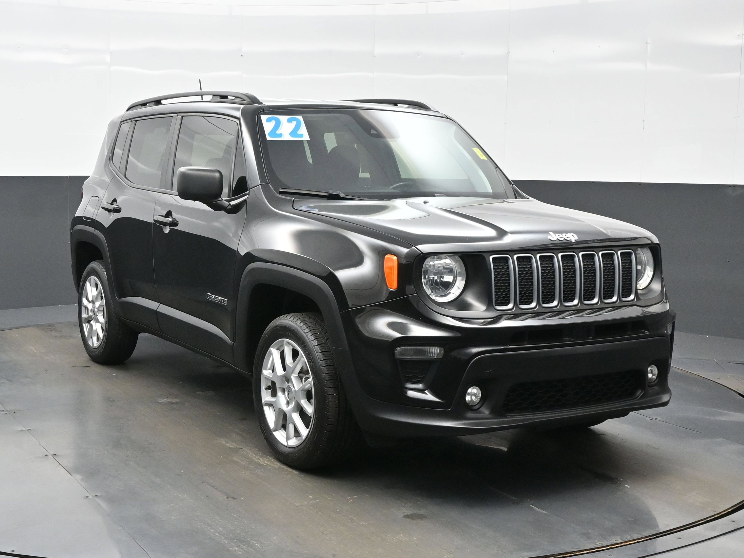 Used 2022 Jeep Renegade Latitude AWD/4WD image 8