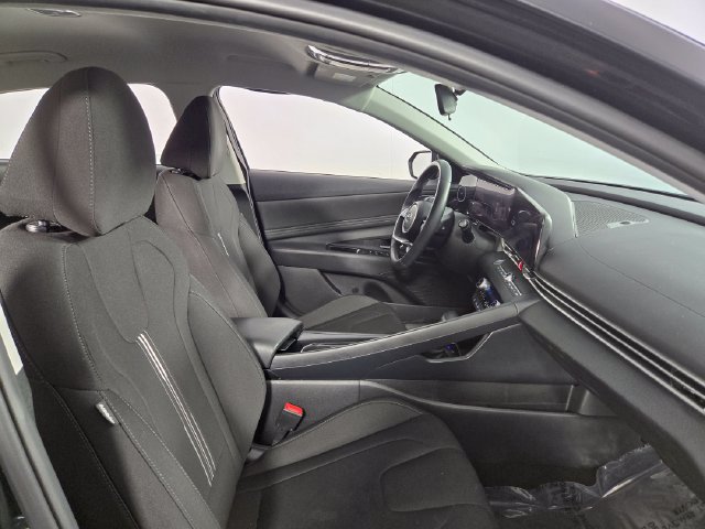 Used 2023 Hyundai Elantra SEL w/ Convenience Package FWD image 16