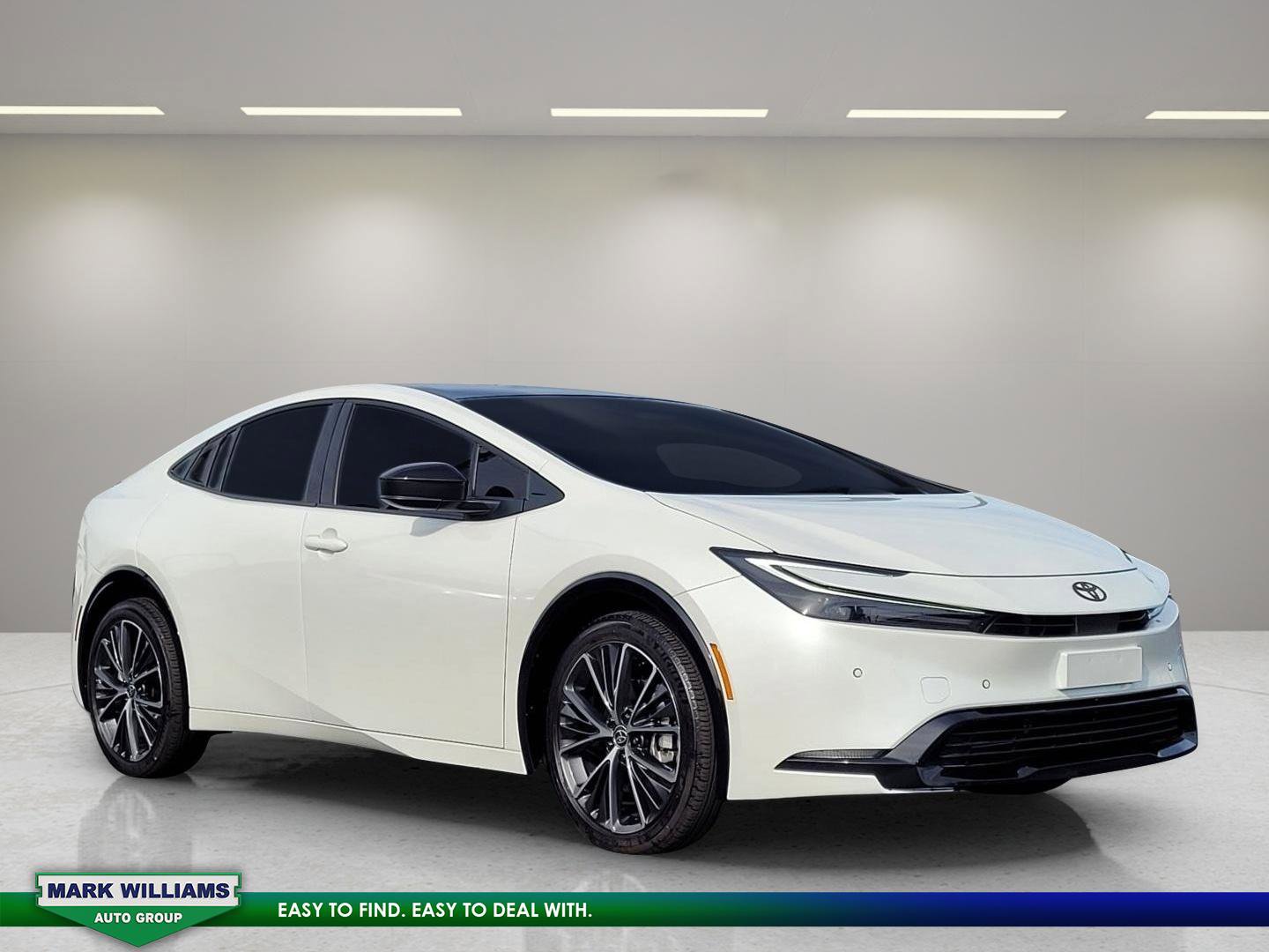 Used 2025 Toyota Prius XLE image 1