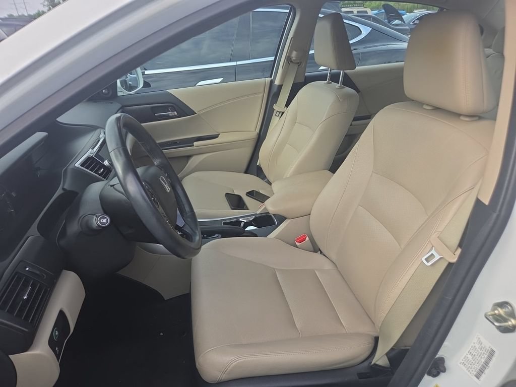 Used 2015 Honda Accord Touring image 10