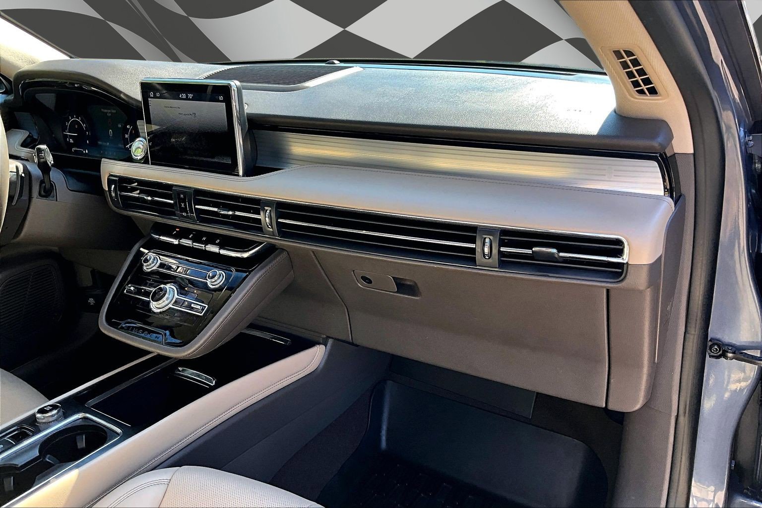 Used 2022 Lincoln Corsair AWD w/ Premium Package image 16