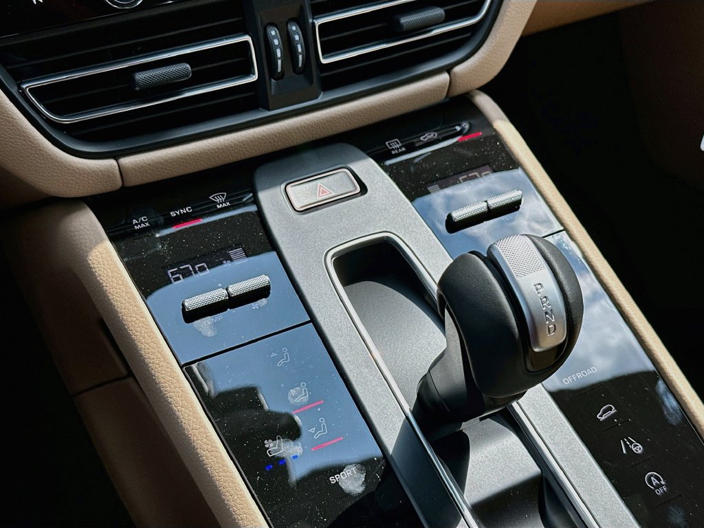 New 2026 Porsche Macan AWD/4WD image 18