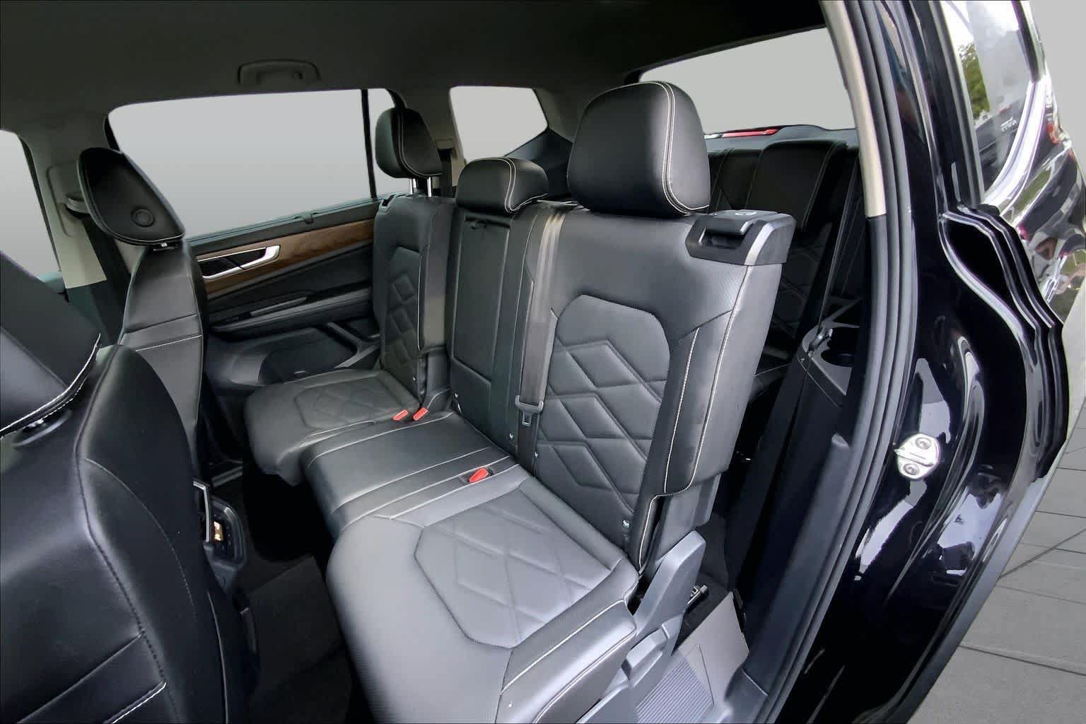 Used 2025 Volkswagen Atlas SE FWD image 18