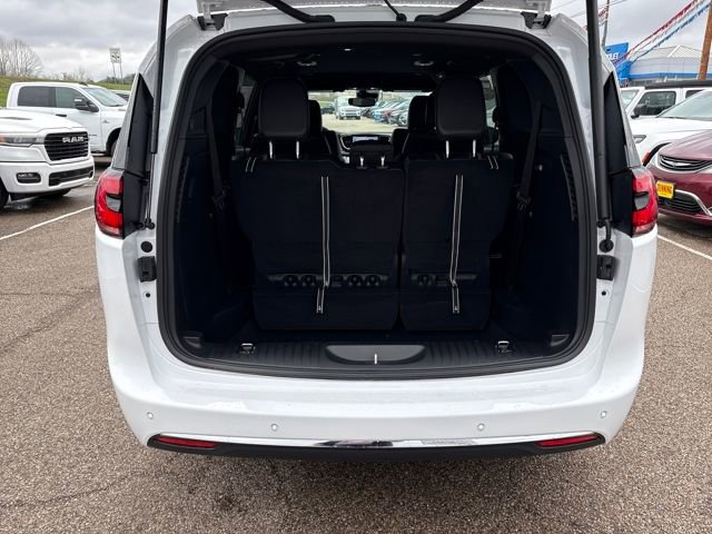 New 2026 Chrysler Pacifica Select image 7