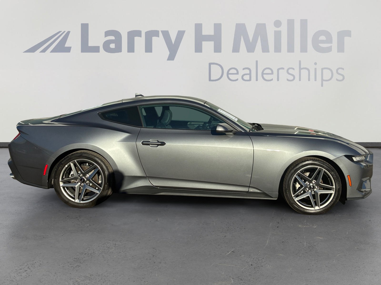 Used 2025 Ford Mustang EcoBoost image 6