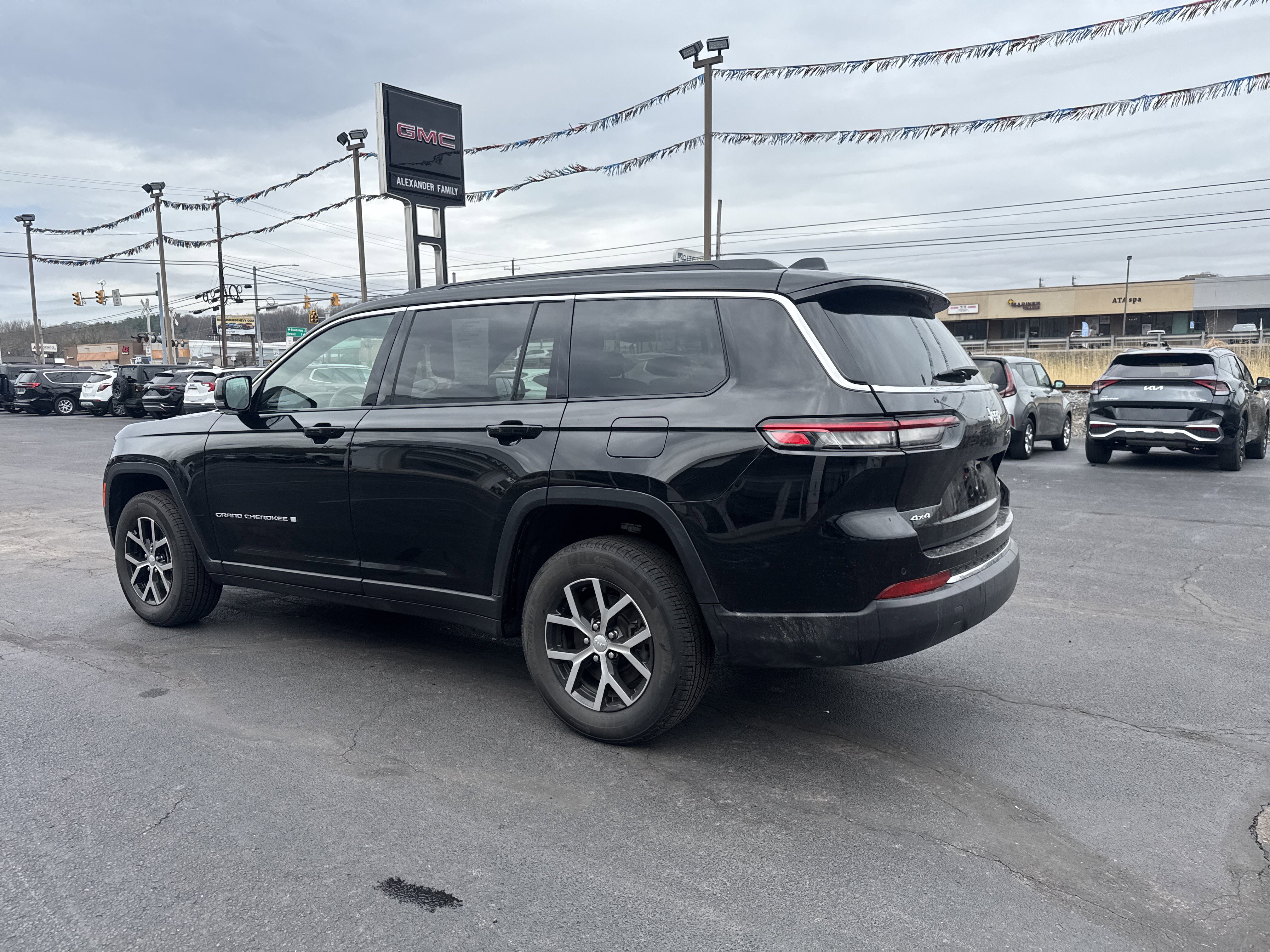 Used 2025 Jeep Grand Cherokee L Limited AWD/4WD image 6