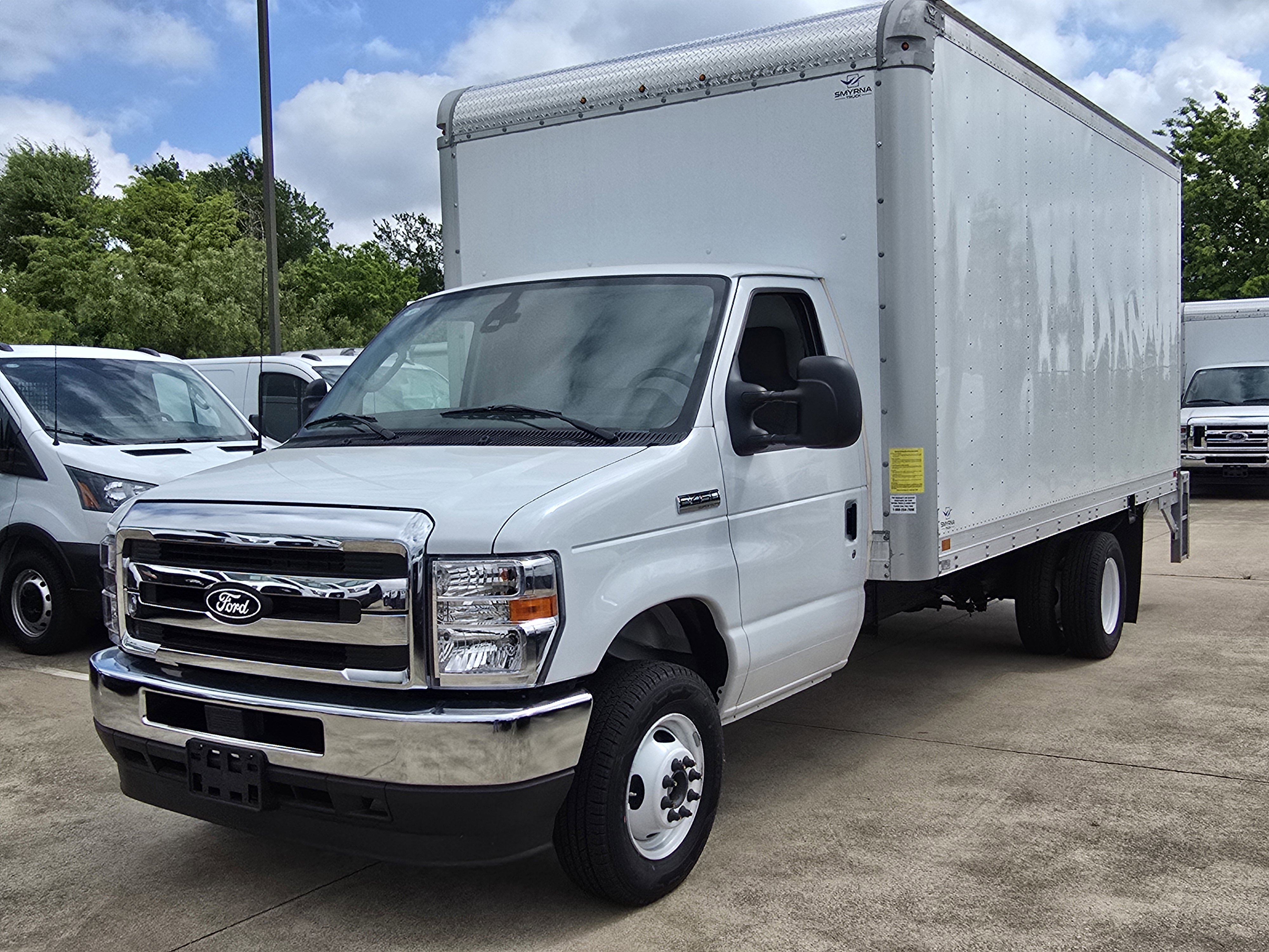 New 2026 Ford E-450 and Econoline 450 Super Duty w/ Power Equipment Group RWD image 3