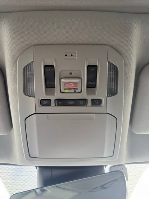 Used 2023 Toyota Highlander XLE image 33