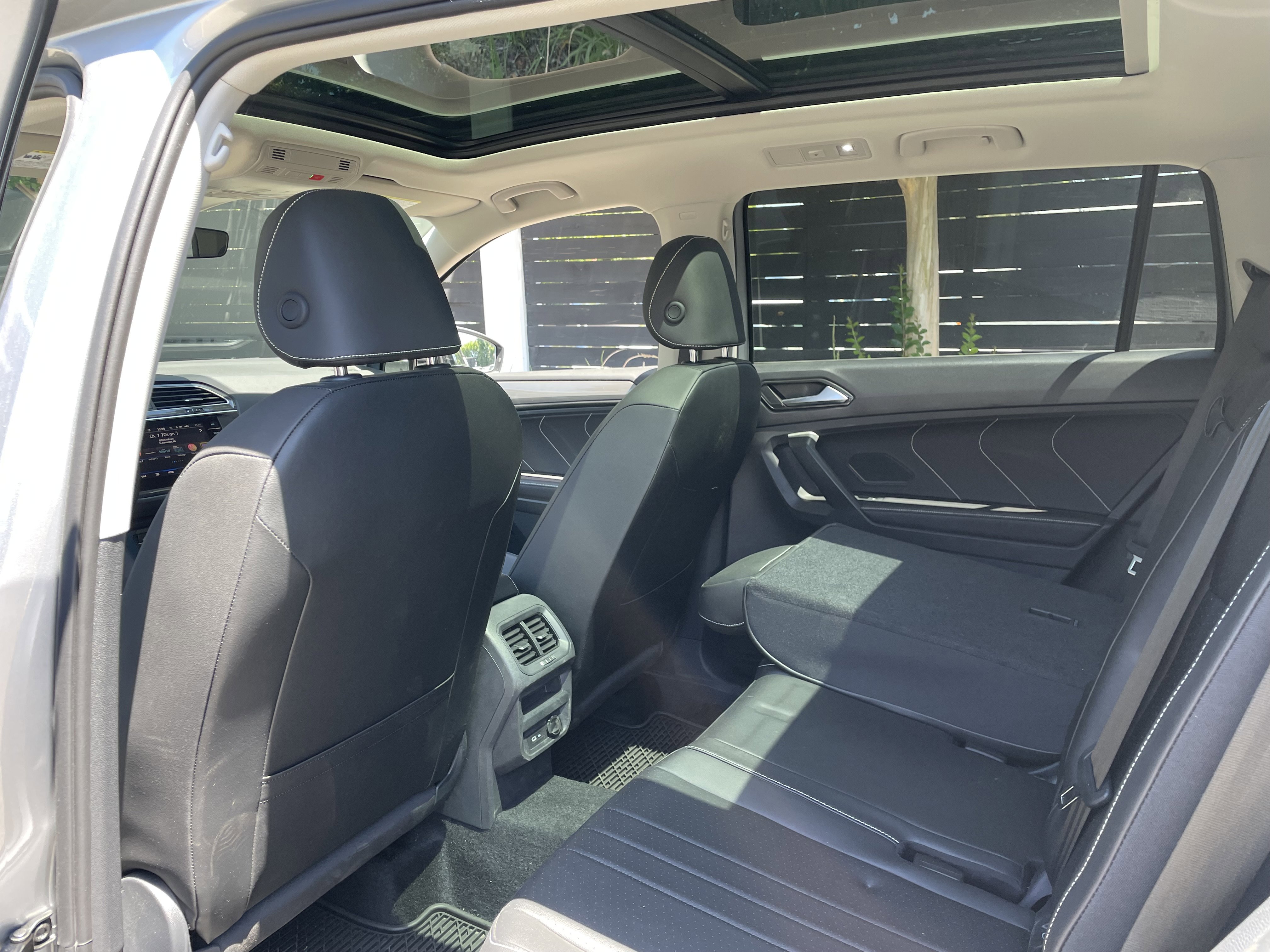 Used 2024 Volkswagen Tiguan SE AWD/4WD image 8