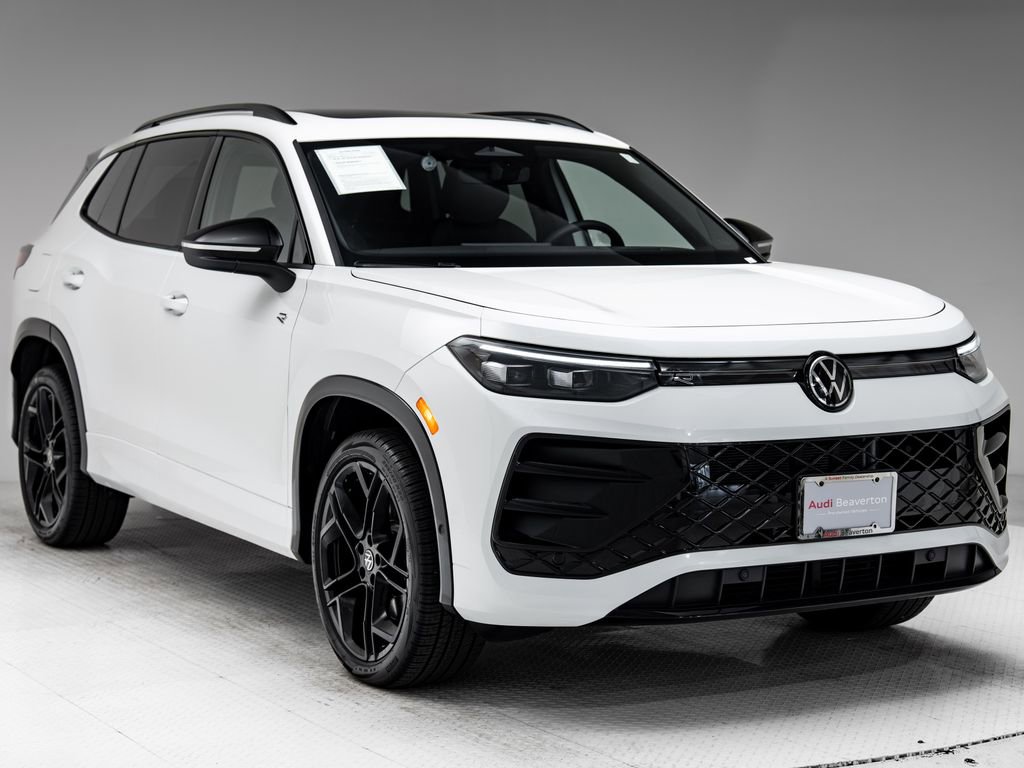 Used 2025 Volkswagen Tiguan SE R-Line AWD/4WD image 29