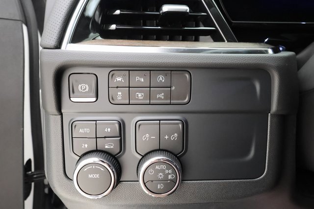 Used 2025 Chevrolet Suburban High Country image 21