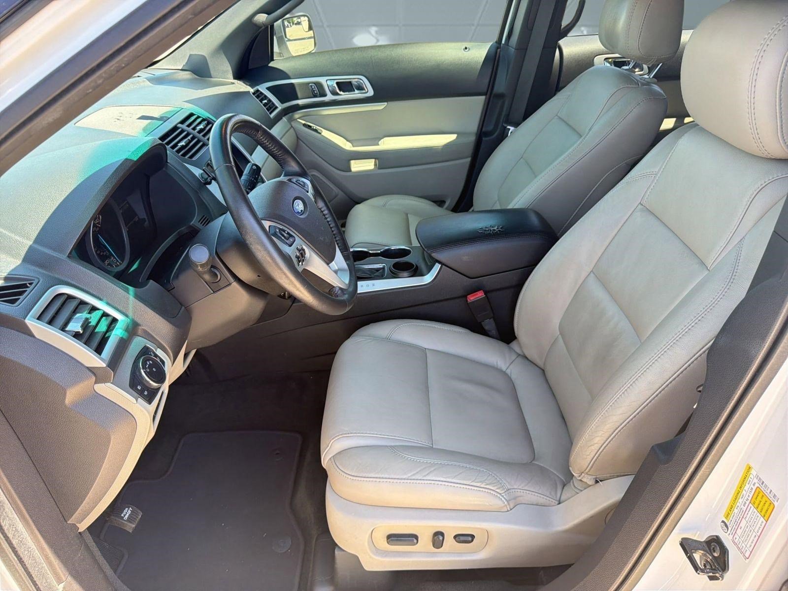 Used 2015 Ford Explorer XLT w/ Equipment Group 202B FWD image 5