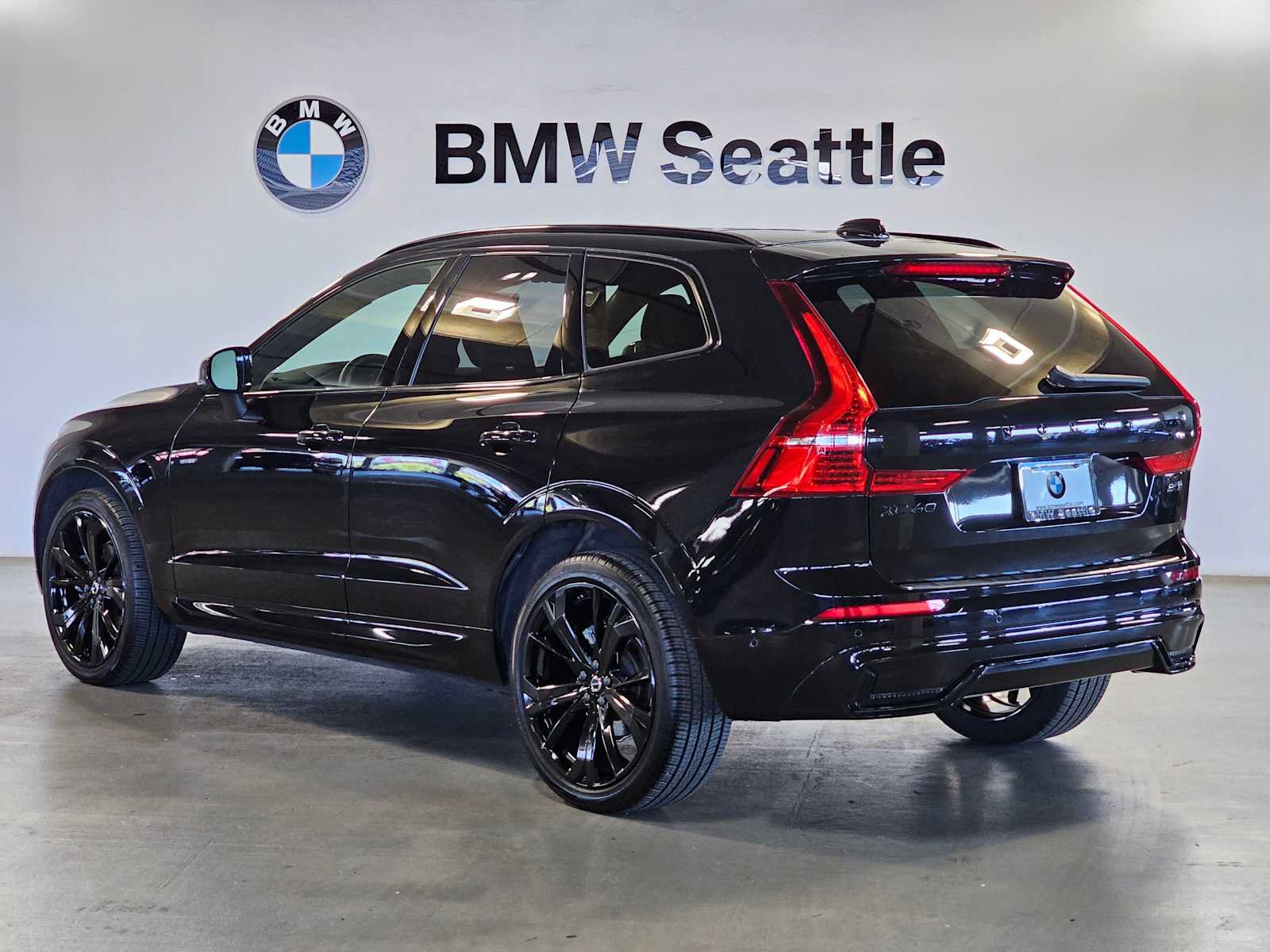 Used 2024 Volvo XC60 B5 Ultimate w/ Protection Package Premier AWD/4WD image 4