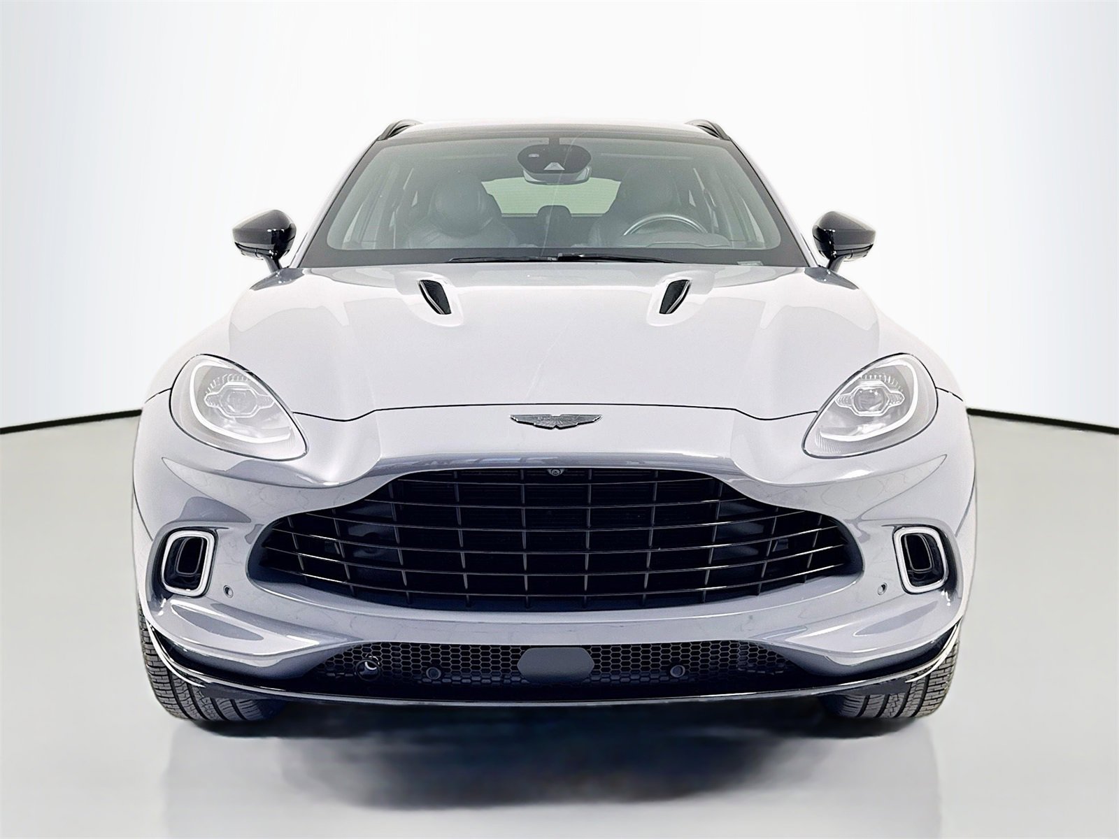 Used 2021 Aston Martin DBX image 2