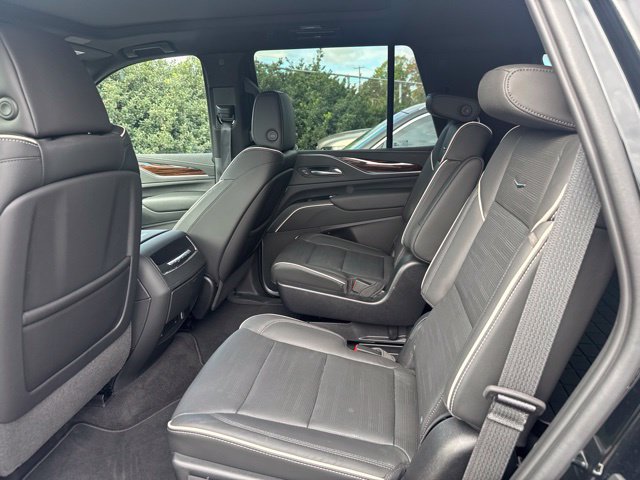 Used 2023 Cadillac Escalade Premium Luxury AWD/4WD image 13