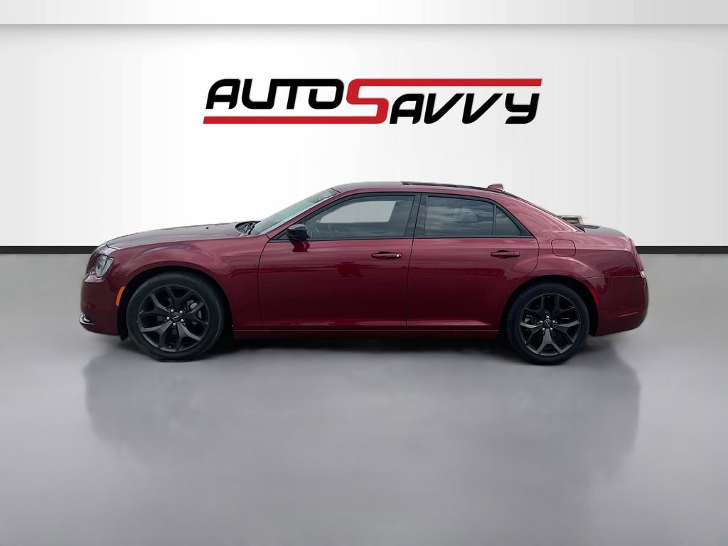 Used 2022 Chrysler 300 Touring w/ Sport Appearance Package image 4
