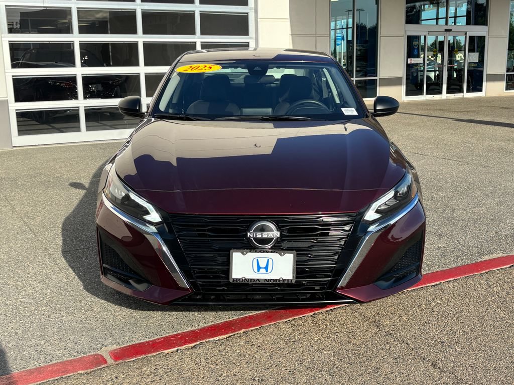 Used 2025 Nissan Altima 2.5 SV FWD image 2
