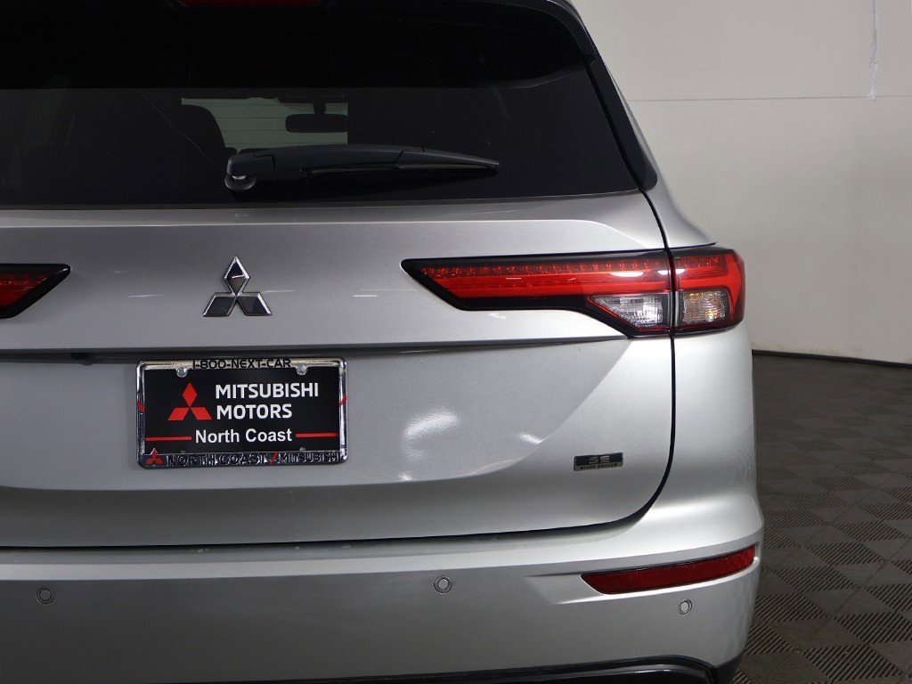 Used 2023 Mitsubishi Outlander SE image 17
