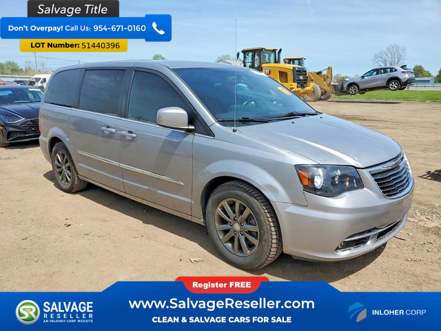 Used 2015 Chrysler Town & Country S FWD image 5
