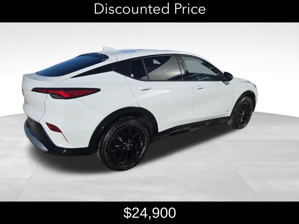 Used 2025 Buick Envista Sport Touring image 3