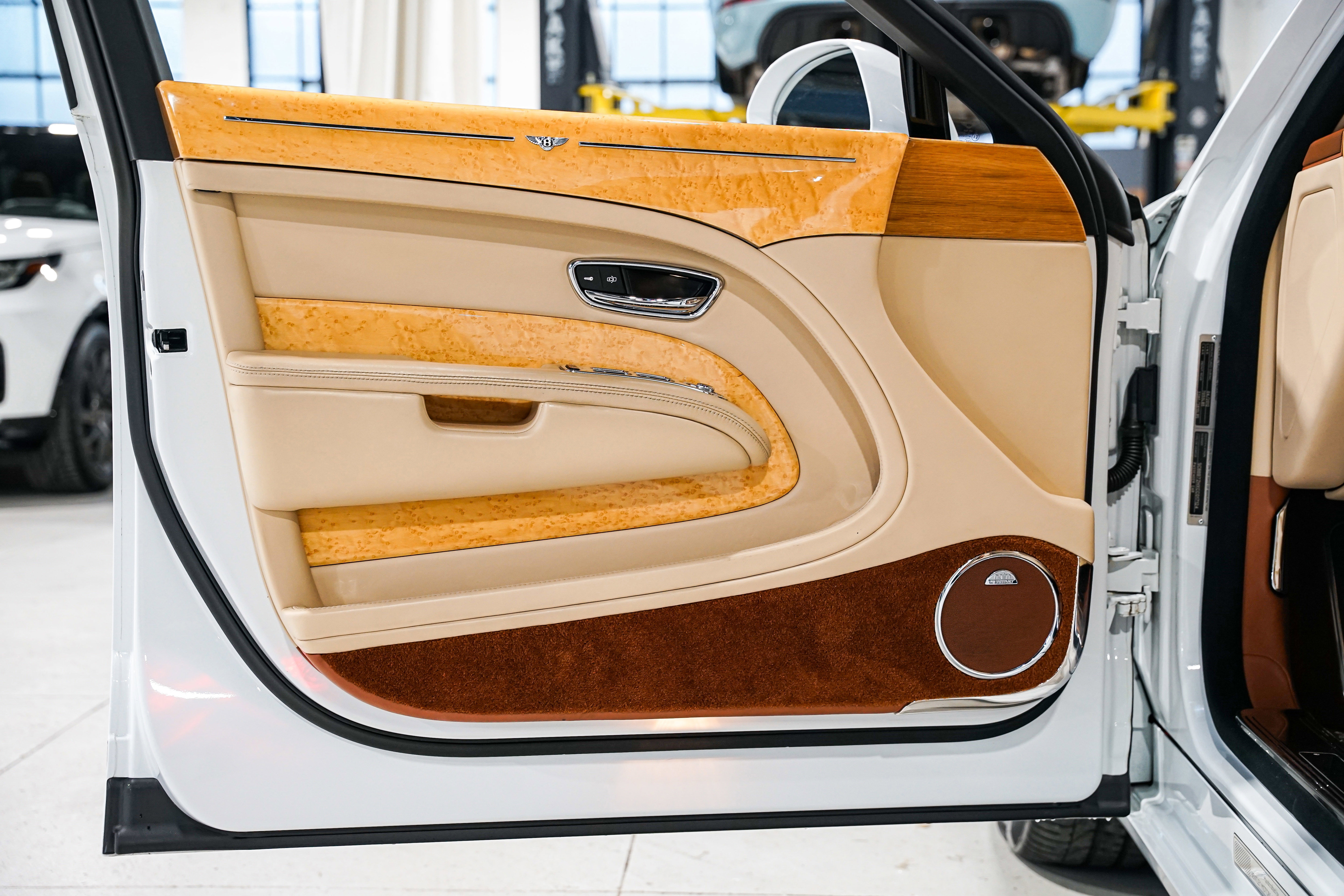 Used 2012 Bentley Mulsanne image 25