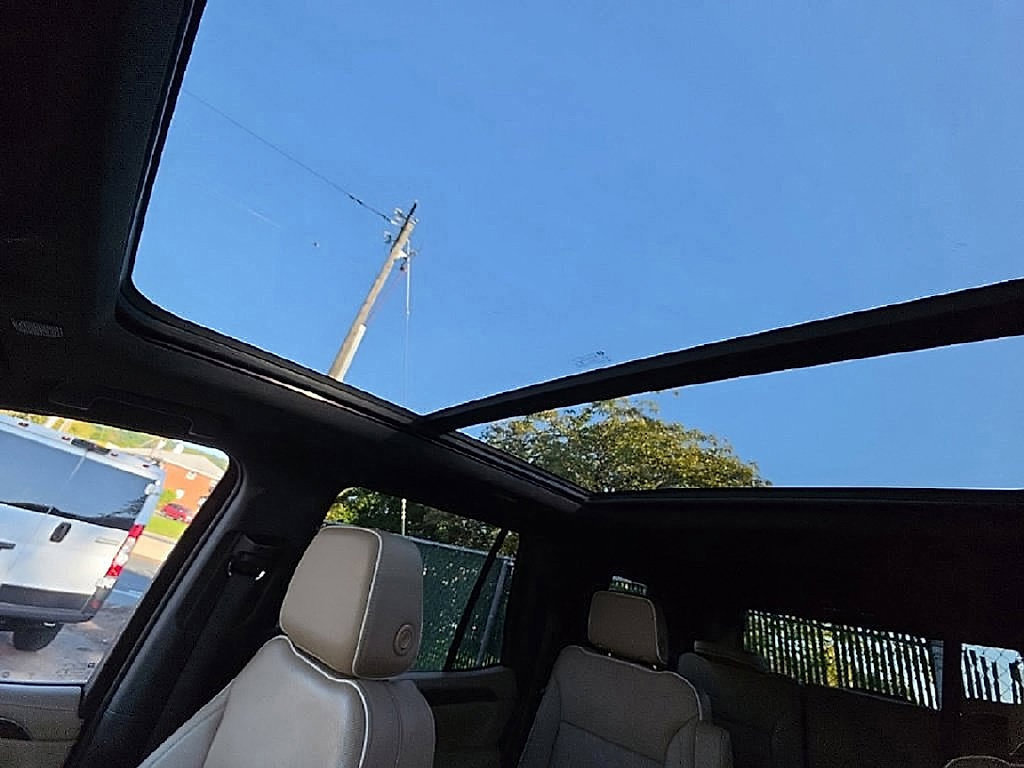 Used 2023 Chevrolet Tahoe Premier AWD/4WD image 49