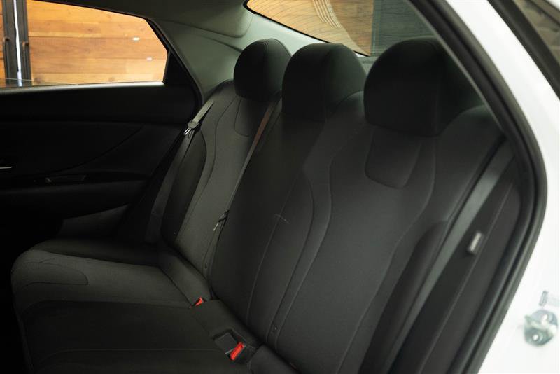 Used 2025 Hyundai Elantra SE FWD image 11