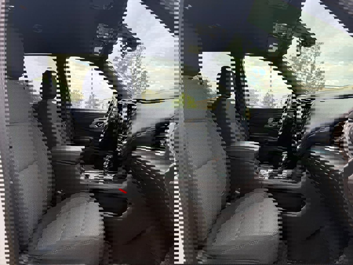 Used 2023 Chevrolet Traverse LT image 18