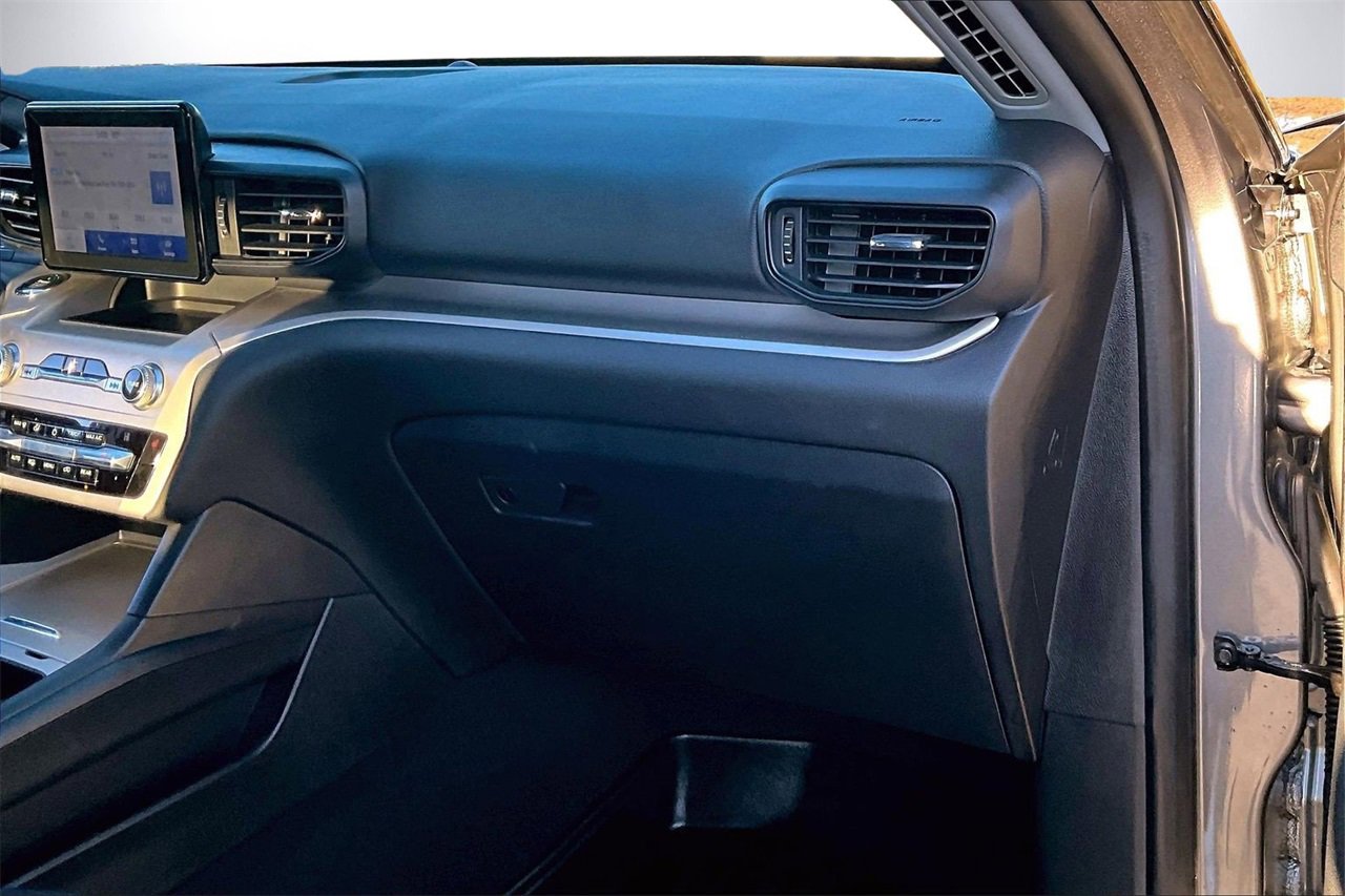 Used 2021 Ford Explorer XLT w/ Class III Trailer Tow Package image 19