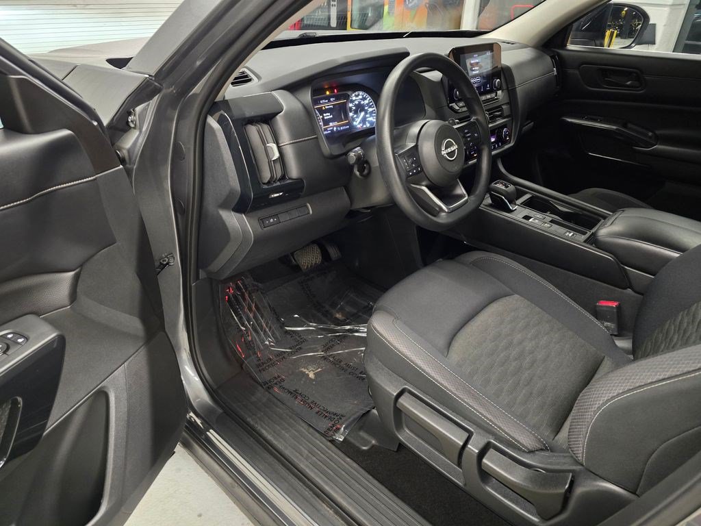 Used 2023 Nissan Pathfinder S FWD image 15