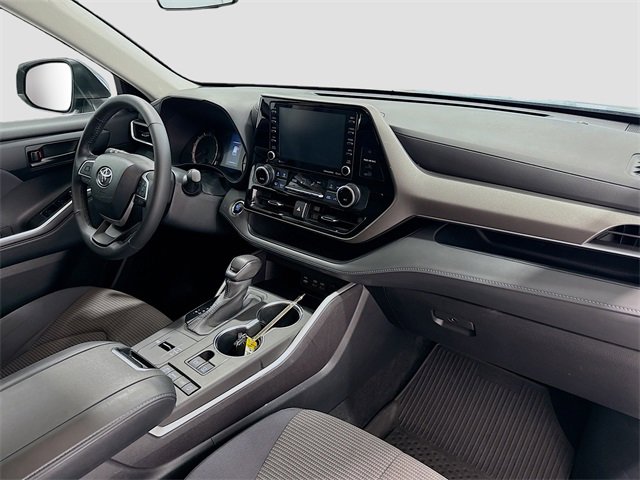 Used 2022 Toyota Highlander LE image 25