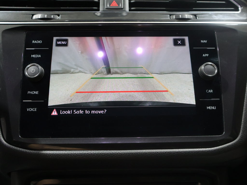 Used 2018 Volkswagen Tiguan SEL Premium AWD/4WD image 28