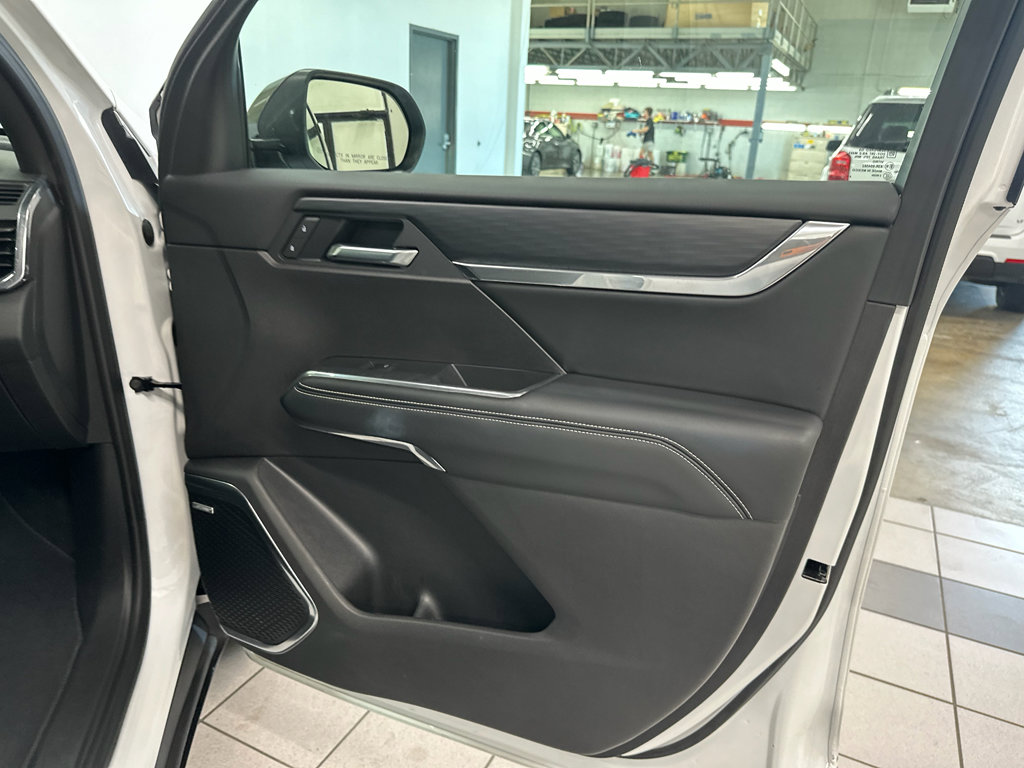 Used 2025 GMC Acadia Elevation image 36