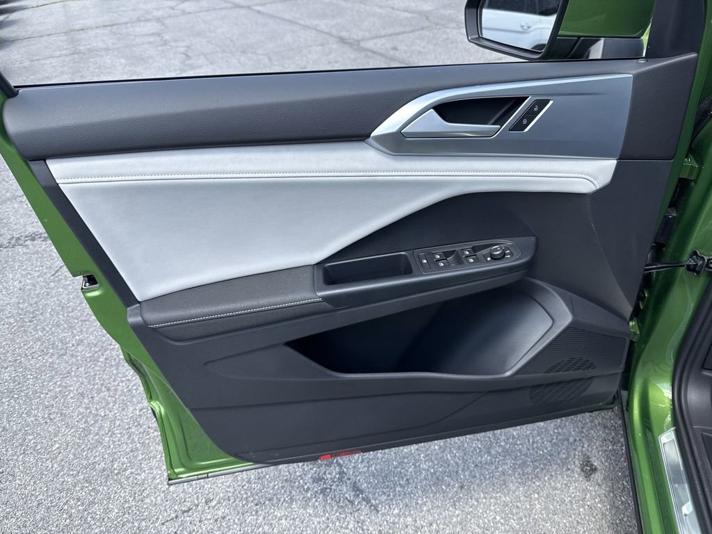 New 2025 Volkswagen Taos SE AWD/4WD image 24