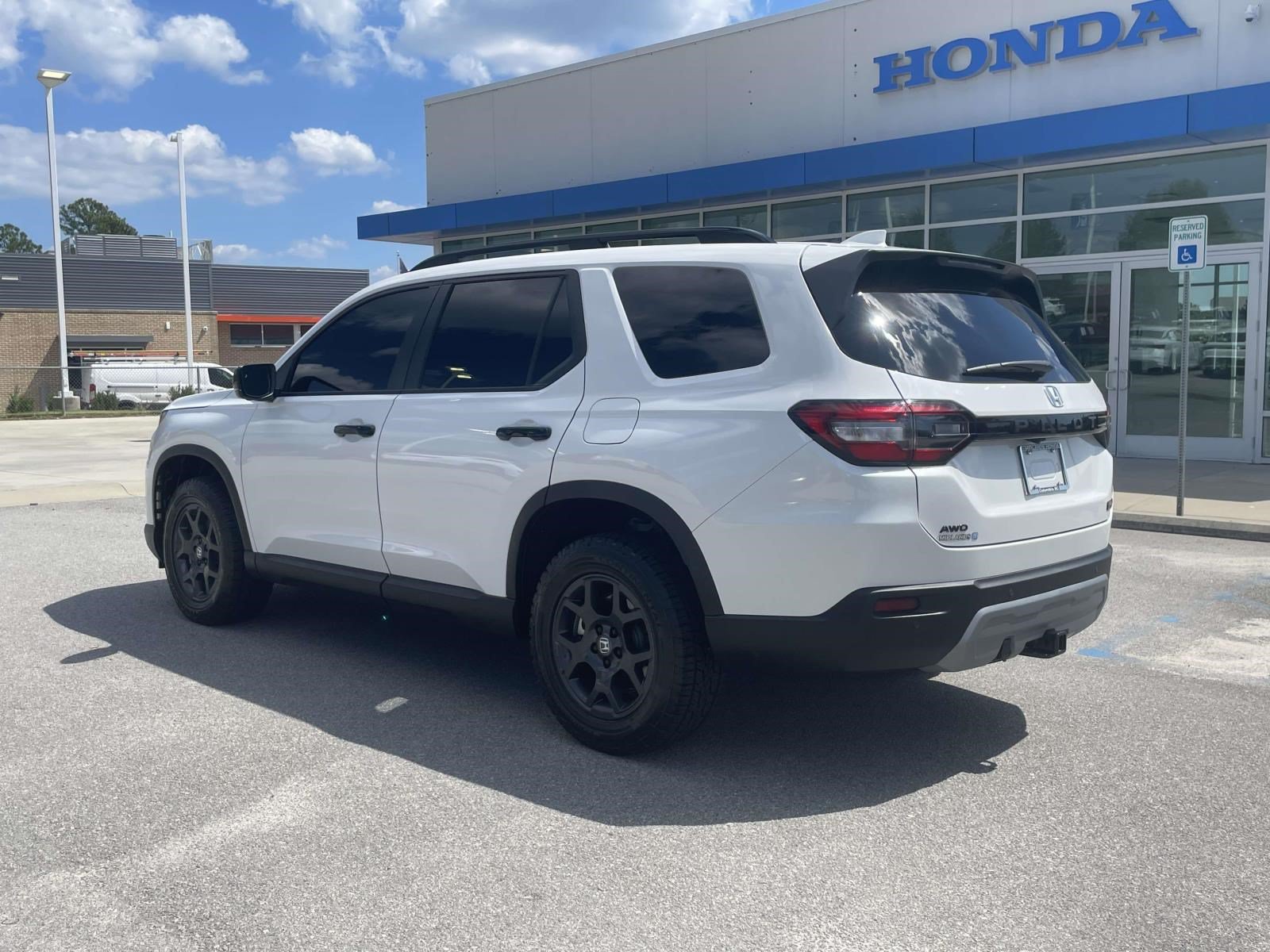 Used 2025 Honda Pilot TrailSport image 4