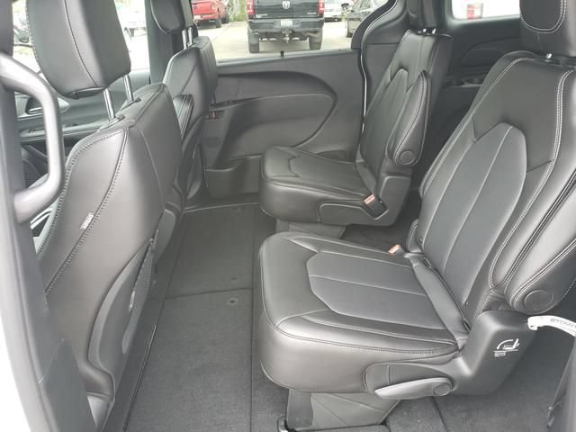 New 2027 Chrysler Pacifica Select FWD image 14