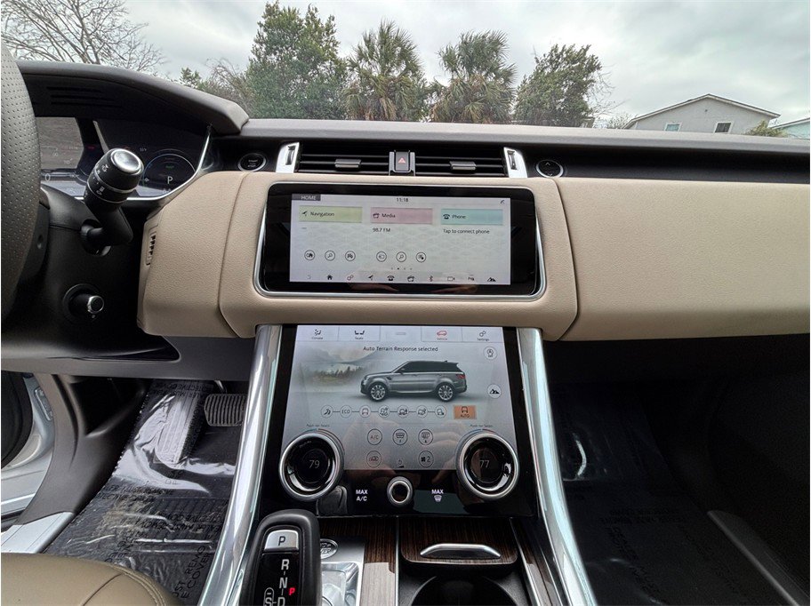 Used 2020 Land Rover Range Rover Sport HSE image 11