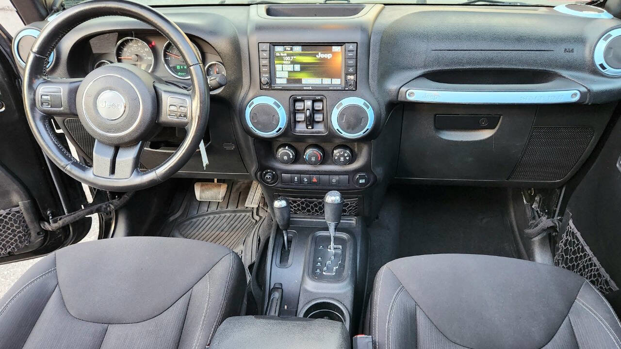 Used 2015 Jeep Wrangler Unlimited Sahara AWD/4WD image 36