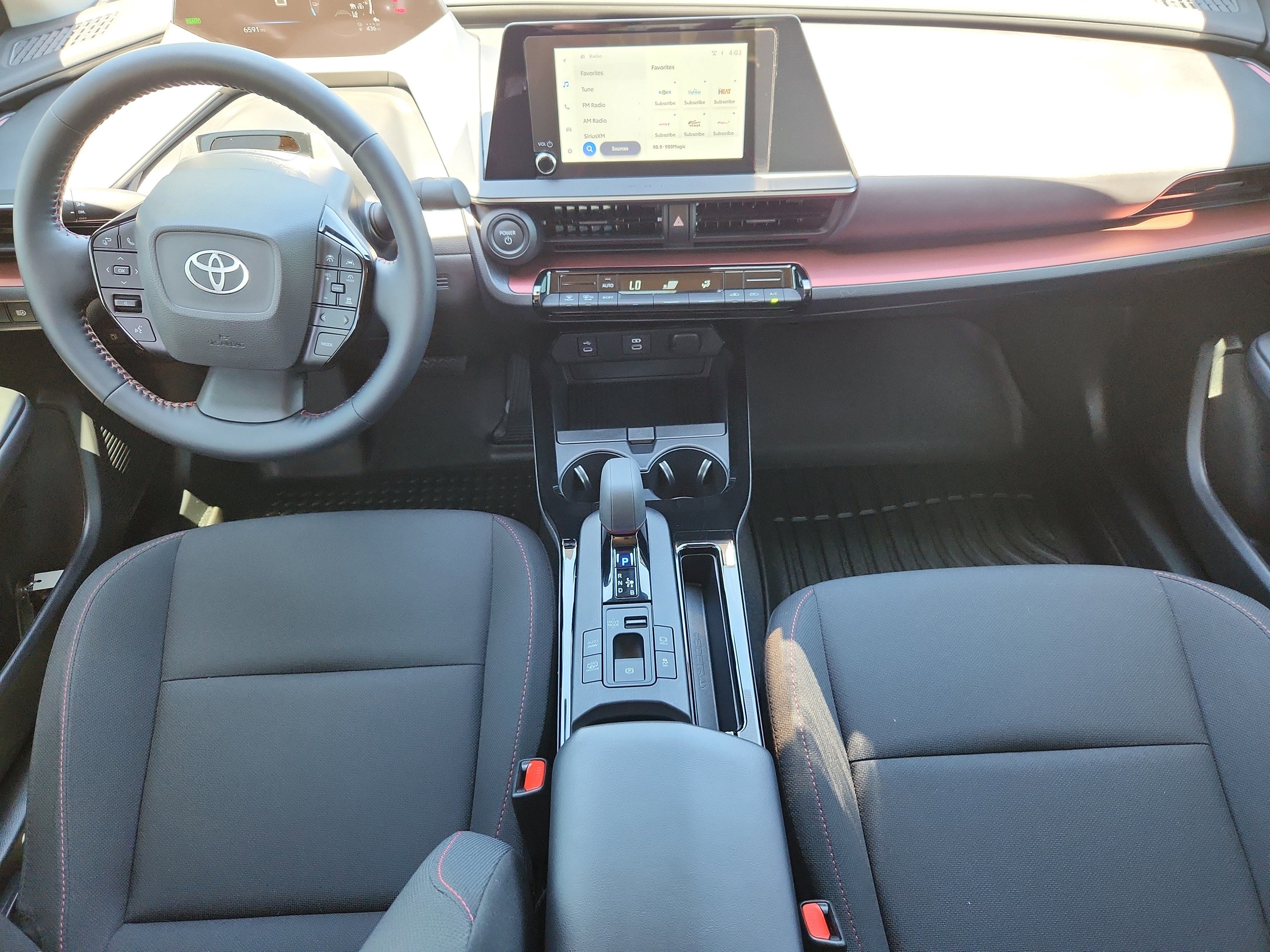 Used 2025 Toyota Prius Plug-In Hybrid FWD image 9