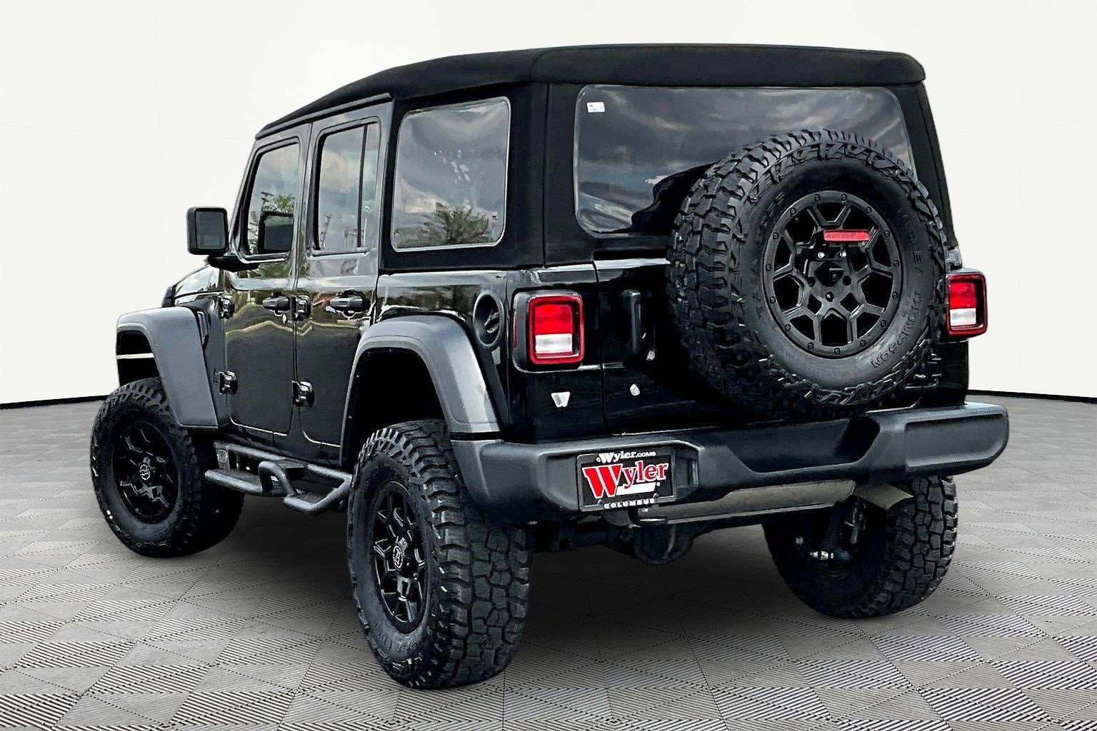 Used 2024 Jeep Wrangler Sport AWD/4WD image 4