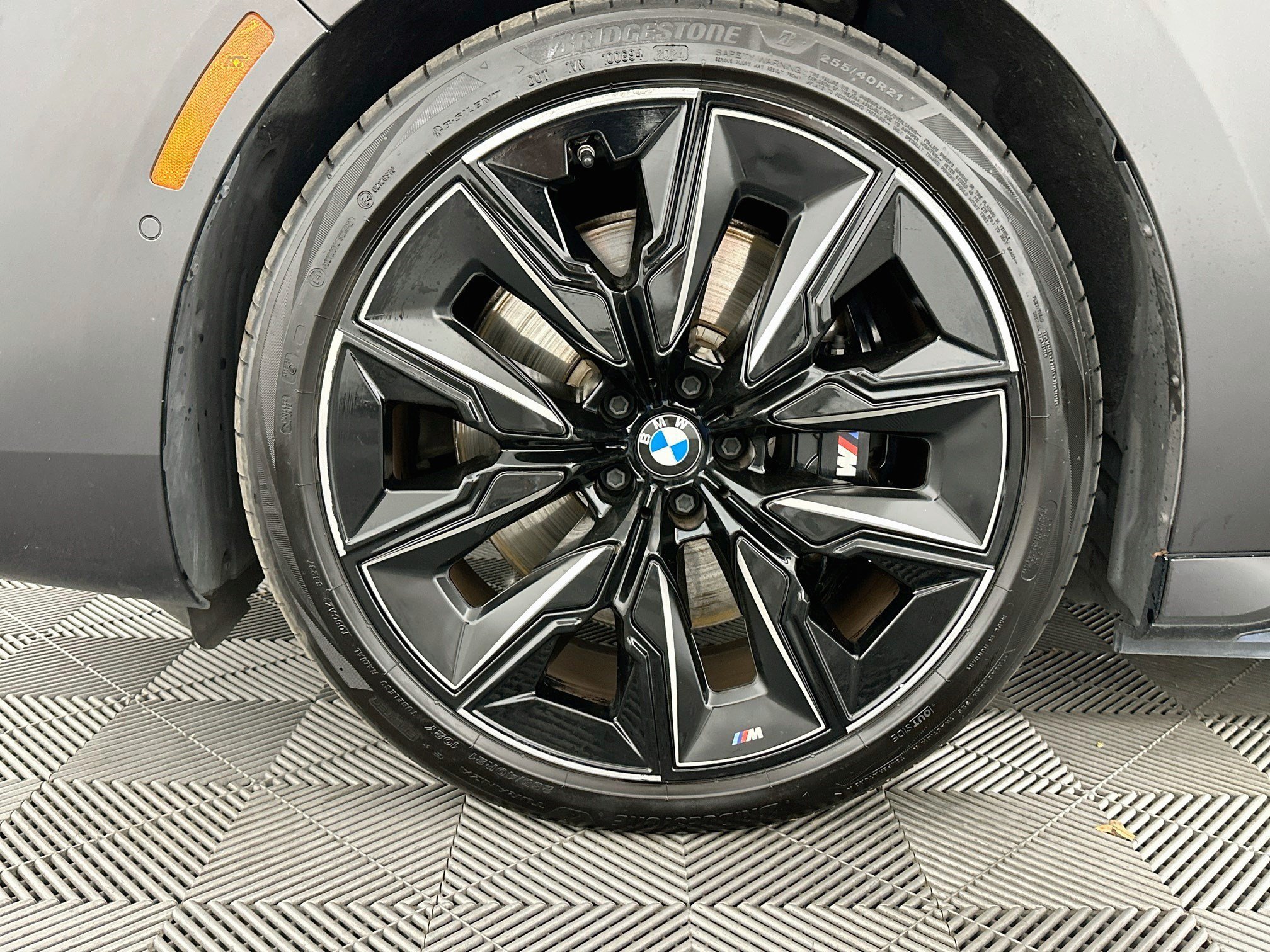 Used 2023 BMW i7 xDrive60 w/ Executive Package 2 AWD/4WD image 36