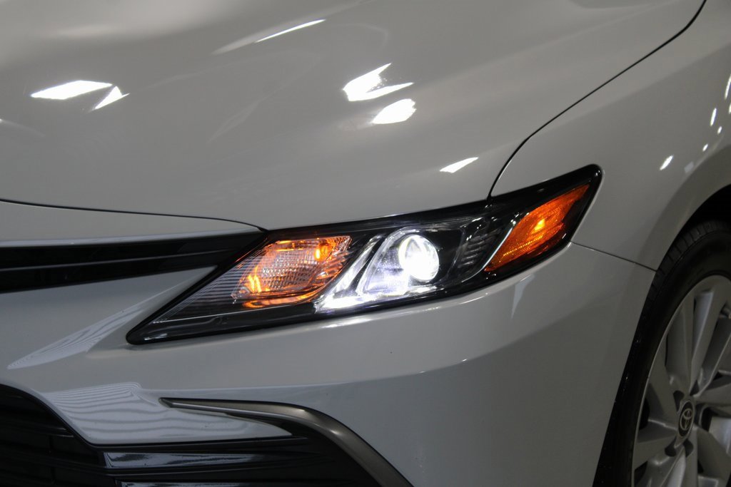 Used 2023 Toyota Camry LE image 2