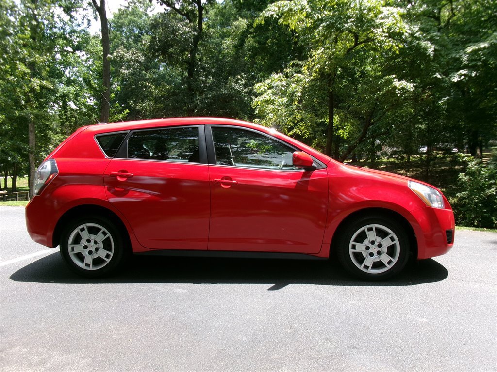 Used 2009 Pontiac Vibe w/ Preferred Package FWD image 4
