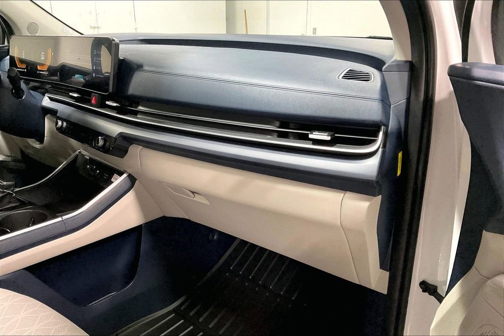New 2026 Kia Carnival EX FWD image 10