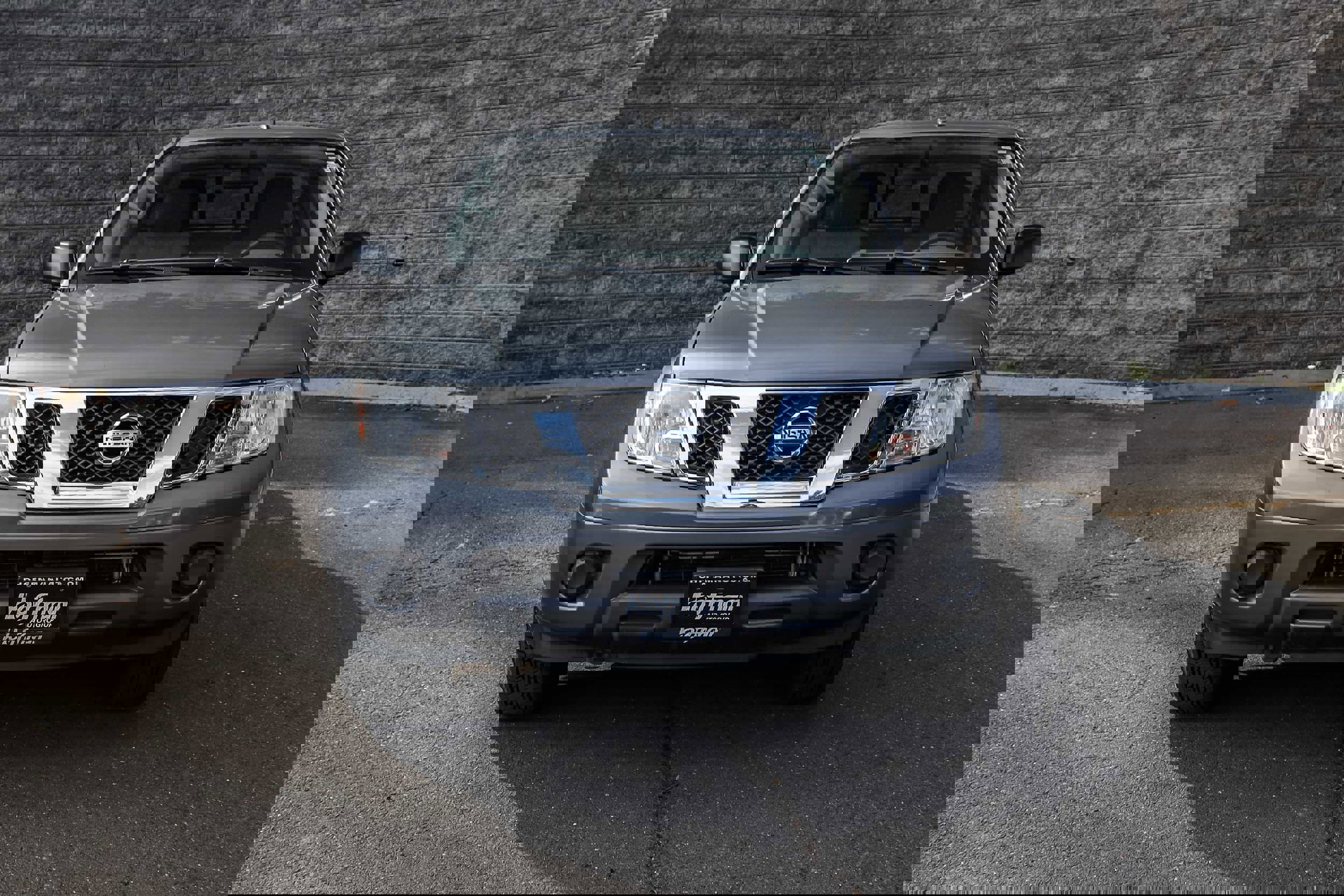 Used 2017 Nissan Frontier SV image 3