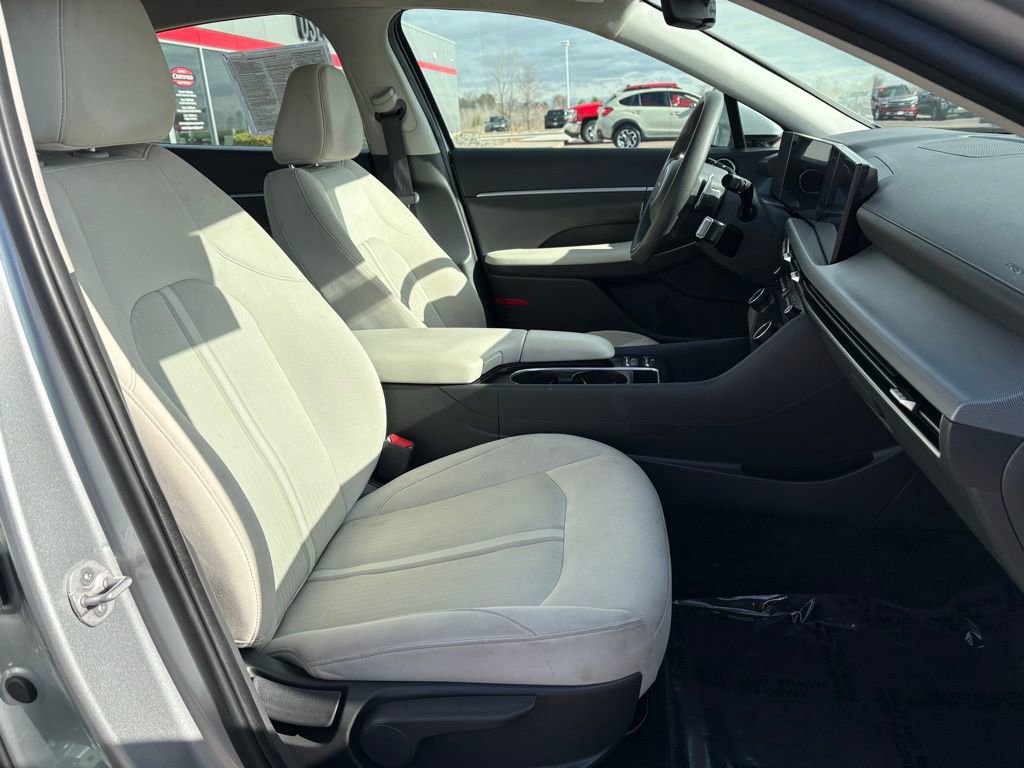 Used 2025 Hyundai Sonata SEL FWD image 12