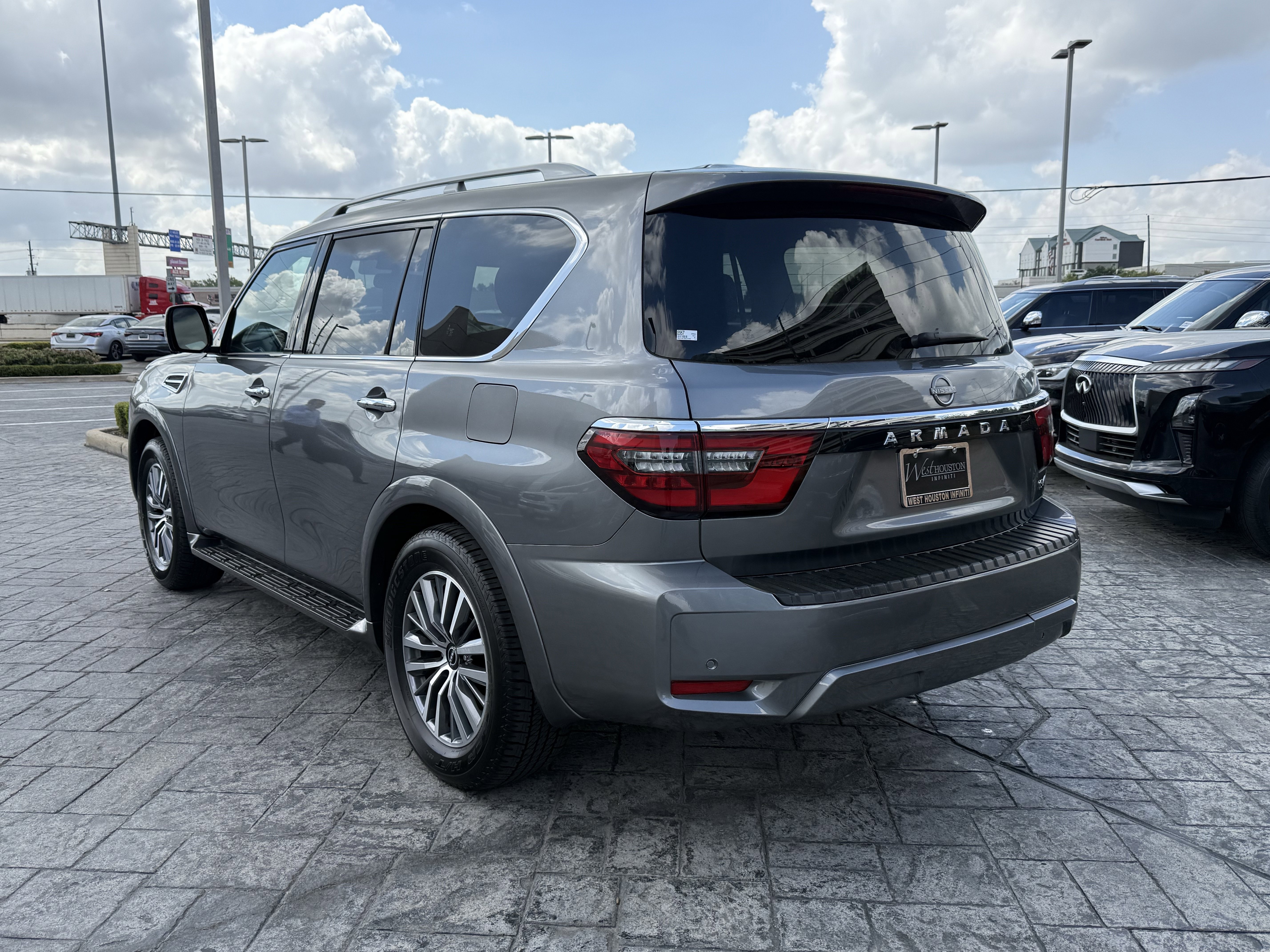 Used 2024 Nissan Armada SL w/ Cargo Package image 5