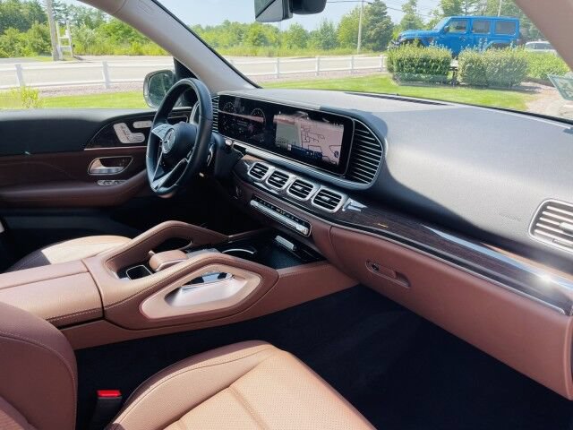 Used 2024 Mercedes-Benz GLE 350 4MATIC w/ 3rd Row Seat Package image 11