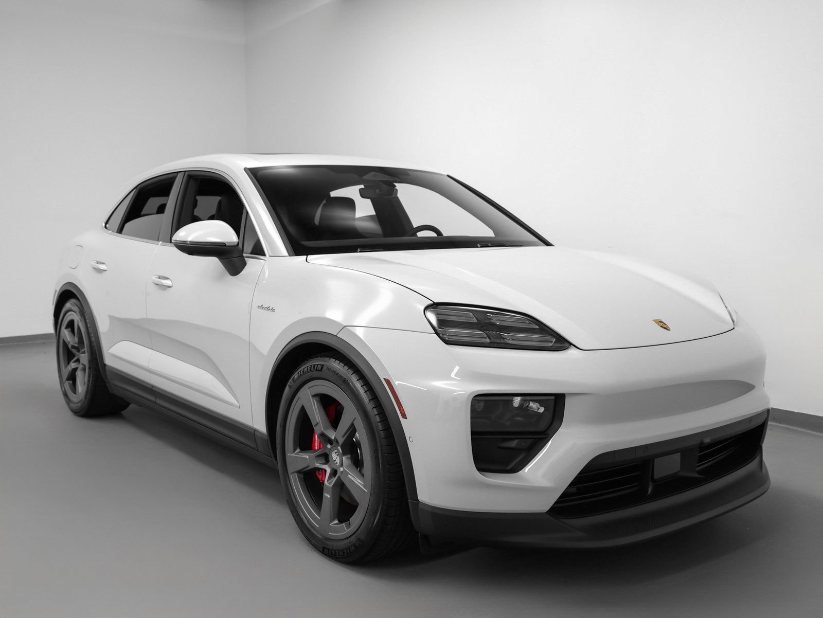 Certified 2025 Porsche Macan 4S Electric AWD/4WD image 10